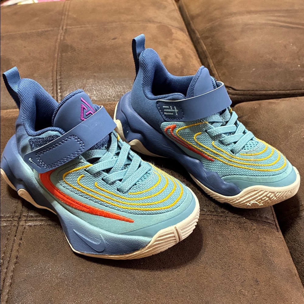Kids Nike Giannis Sneakers - Picture 2 of 2